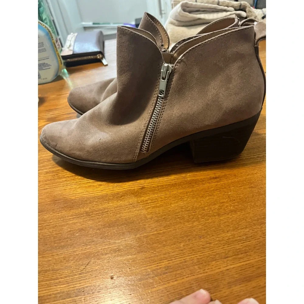 American Eagle Taupe Faux Suede Ankle Booties Pointed Toe Block Heel Size 9.5